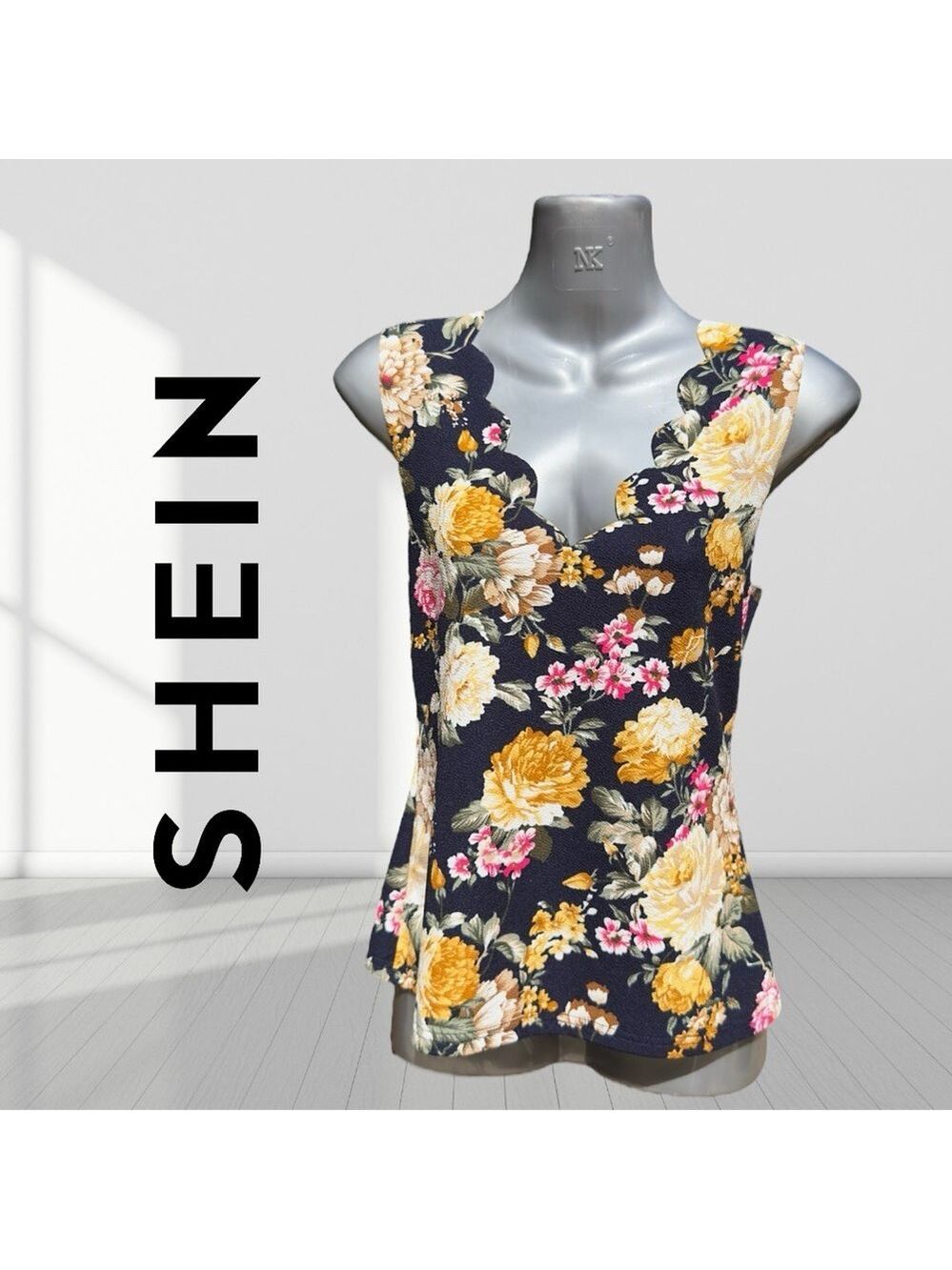 •🌼3/$15🌼 SHEIN Womens Floral Sleeveless Scalloped Neckline Blouse Size M